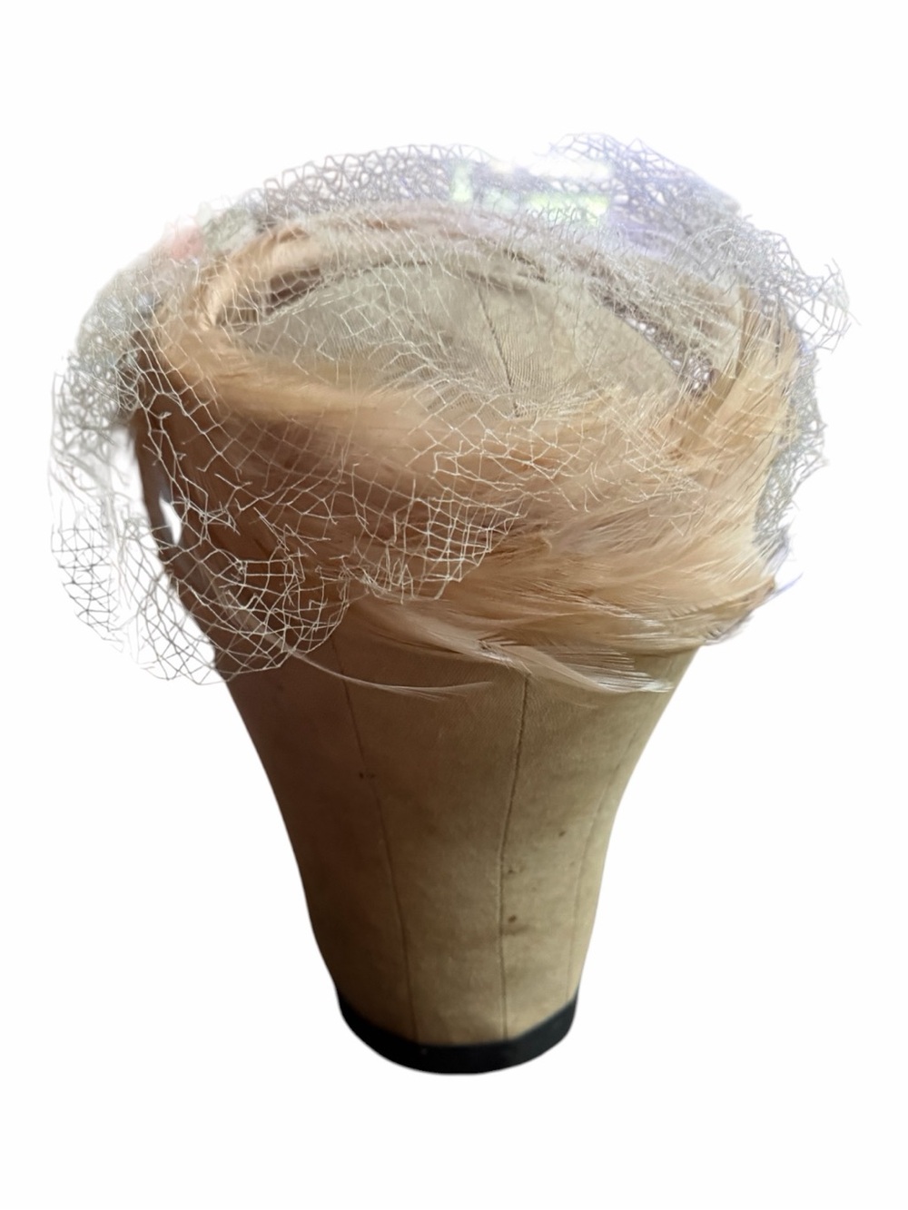 Late 50s/Early 60 UHCMWIU Pale Peach Feather Calot Hat - Picture 2 of 8